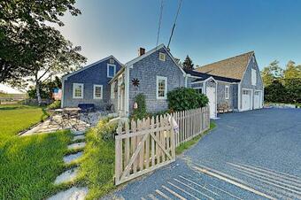 Harbor-view Hideaway With Lovely Alfresco Lounges Home