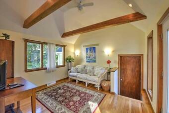 Charming East Falmouth House 4 Miles To Beach!