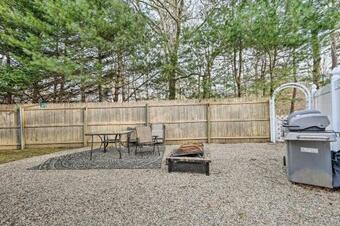 Sandwich Home With Fire Pit - 4 Mi To Downtown!