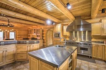 Secluded, Luxury Lodge Less Than 15 Mi To Boyne Mtn!