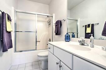 Apartamento Lake Ozark Escape With Lake View And Pool Access!