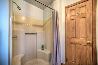 Stylish Mtn Escape With Hot Tub, 3 Miles To Ski