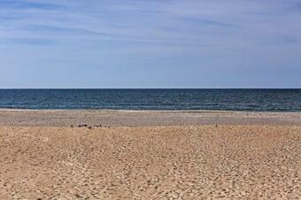 Apartamento Updated Oceanfront Retreat With Pool, Steps To Beach