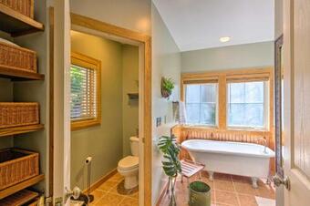 Apartamento Burnsville Mtn Condo With Private Deck And Views!