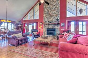 Burnsville Cabin With Wraparound Deck, Mtn View