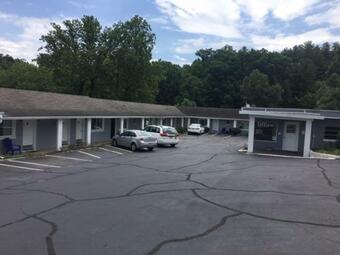 Hotel Hilltop Inn