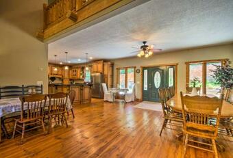 Tryon House With Hot Tub - Near Equestrian Centers!