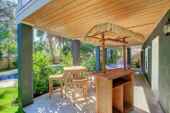 2602 Hartnett Boulevard