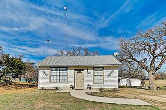 Lakefront Cottage With Private Fishing Dock Home