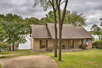 Cedar Creek Lake Home Base Dock And Fire Pit!