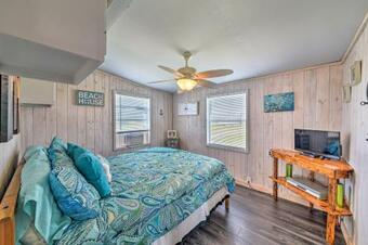 Vibrant Beach Escape With Yard 1 Mi To Fish And Swim!