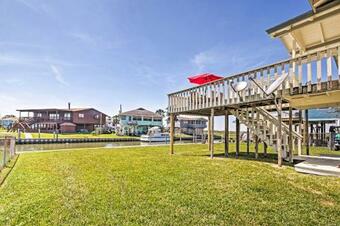 Waterfront Haven With Grill - 9 Mi To Surfside Beach