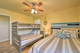 Gulf Coast Retreat With Deck, Yard And Bay Views!