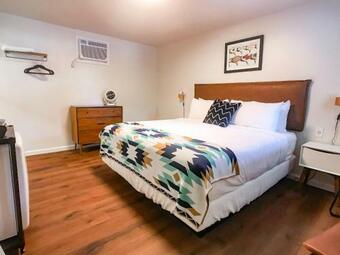 Hotel Stonewall Motor Lodge