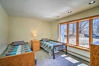 Spacious Wilmington Home With Game Room And Deck!