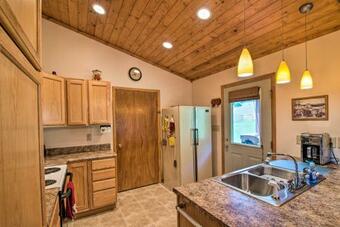 Authentic Cabin With Fire Pit, 11mi To Trout Fishing!