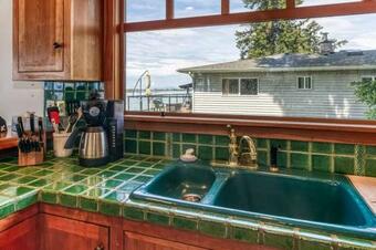 Warm Beach Bungalow
