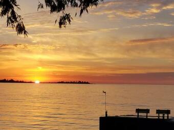 Hotel Square Rigger Harbor Motel