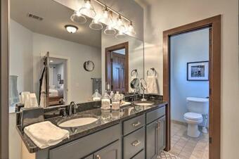 Apartamento Luxe Condo With Golf Course View And Lake Access!