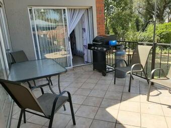 Hostal The Lakehouse Guest House