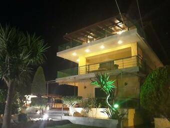 Apartamento Unwind In A Spacious Flat With Gardens Near Beach