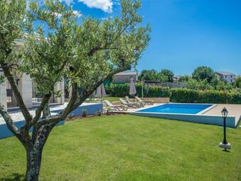 Luxurious Villa In Vizinada With Swimming Pool