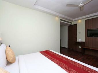 Capital O 9580 Hotel Garnet Inn