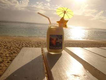 Hotel Aroa Beachside Inn