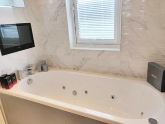 Chartwell Lodge With Hot Tub 45 At Stewarts Resort