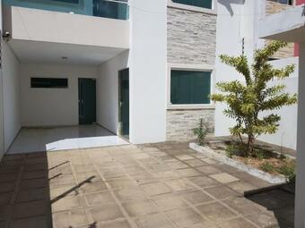 Casa Duplex Agrad�vel Com Estacionamento