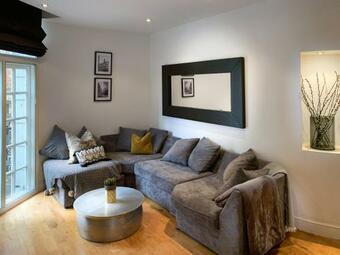 Boutique Apartment With Balconies - In The Very Heart Of Leeds