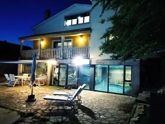 Le Llar, Casa Con Piscinas Cerca De Santiago De Compostela