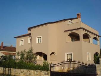 Hostal Apartment And Room Marlen