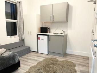 Bright And Modern Studio Apartment W/ Parking