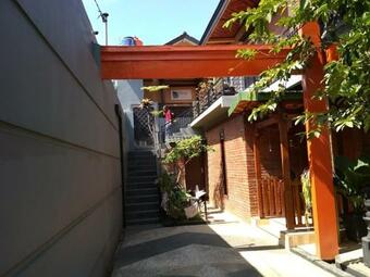 Hostal Crown Guest House