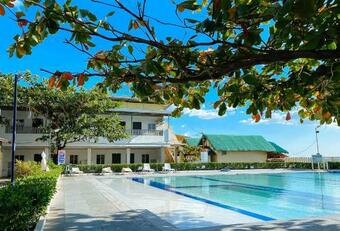 Hotel Reddoorz Plus @ Black Sand Beach Resort Bataan