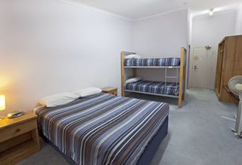 Hotel Banjo Paterson Inn