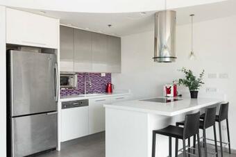 Apartamento Beautiful 2bd Family Apt By The Beach - Pool & Parking & Gym