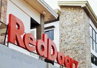 Hotel Reddoorz Plus @ Galucksea Beach Resort