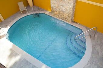 Apartamento One Bedroom Hideaway With Pool And Hot Tub Near Airport