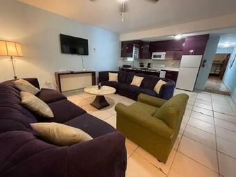 Apartamento New Sleeps Up To 10, Near Beach, Quiet Area