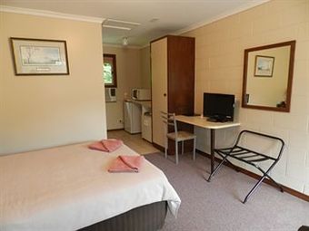Twelve Apostles Motel & Country Retreat