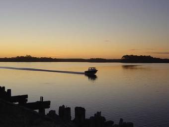 Regatta Point Tavern & Holiday Villas