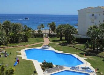 Beachfront Apartment In Puerto Banus, Playa Rocio