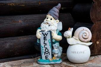 *2 Bdr Log House /mountains/queen Bed/fireplace