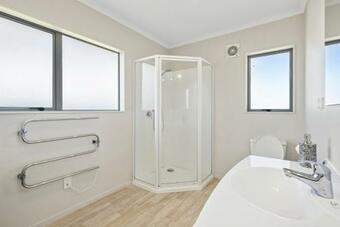 Hunia Haven - Himatangi Beach Holiday Home