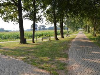 Agroturismo Quaint Farmhouse In Haarlo Near The Forest