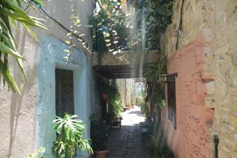 Hostal Lazaros Stonehouse