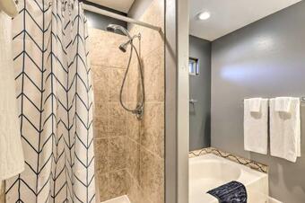 Rimrock Home With Patio And Yard About 1 Mi To Hikes!