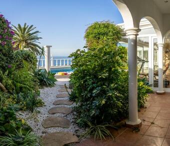 Relaxing Villa With Heated Pool And Ocean View
